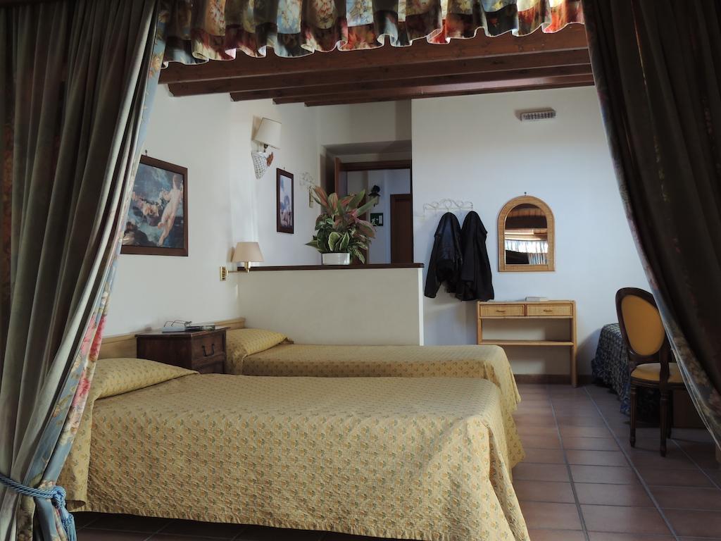 Country Relais I Due Laghi Βίλα Anguillara Sabazia Δωμάτιο φωτογραφία
