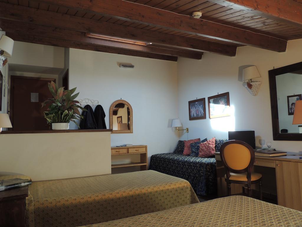 Country Relais I Due Laghi Βίλα Anguillara Sabazia Δωμάτιο φωτογραφία